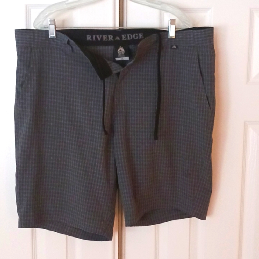 River Edge Mens casual shorts Waist 38 black/gray, very light, great cond.